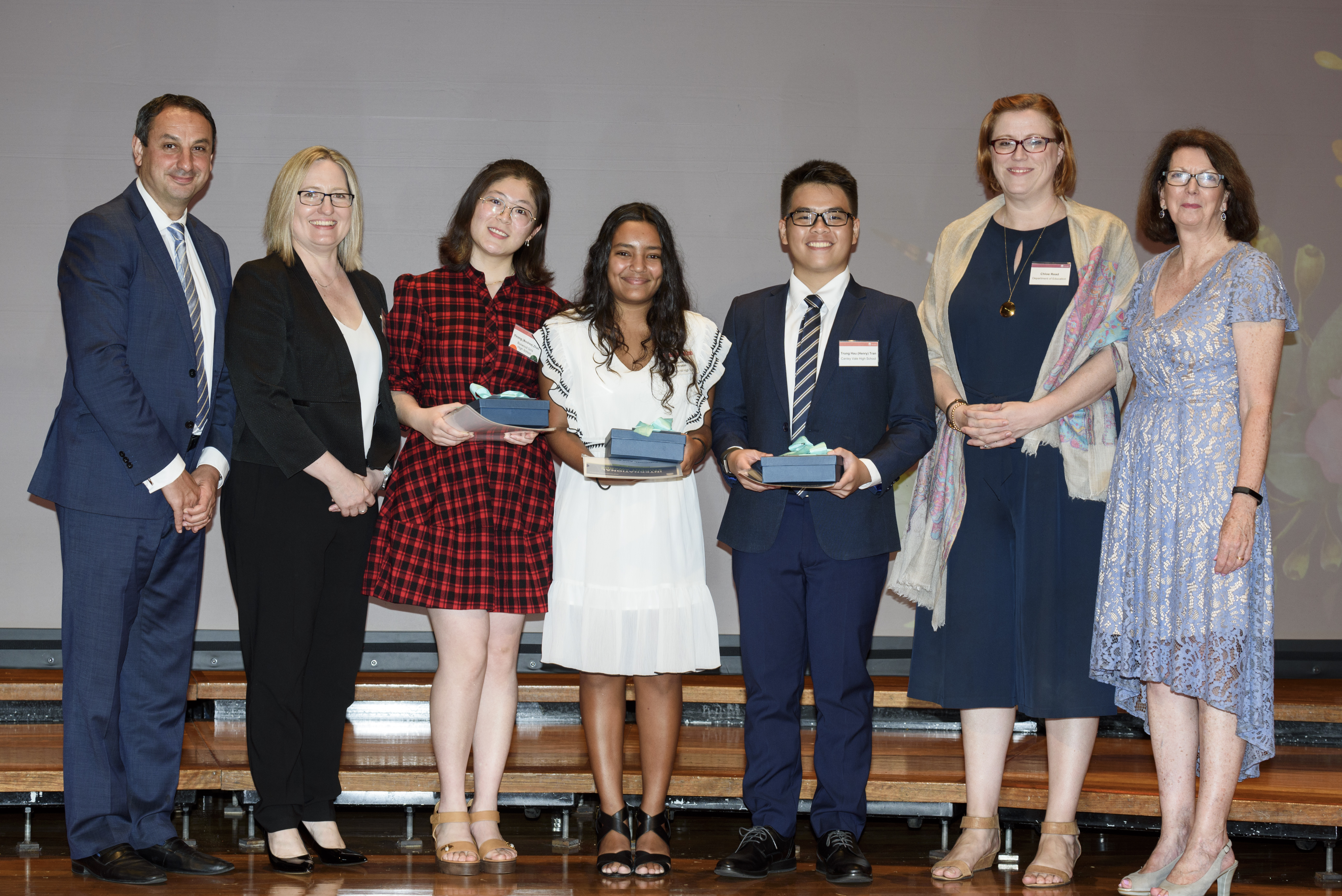 2019 International Student Award winners and officials